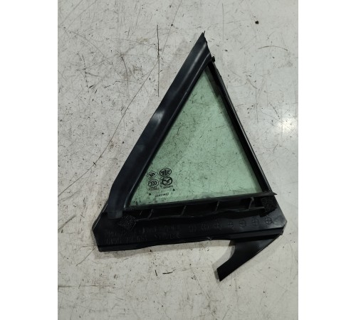 Форточка двери глухая задняя левая