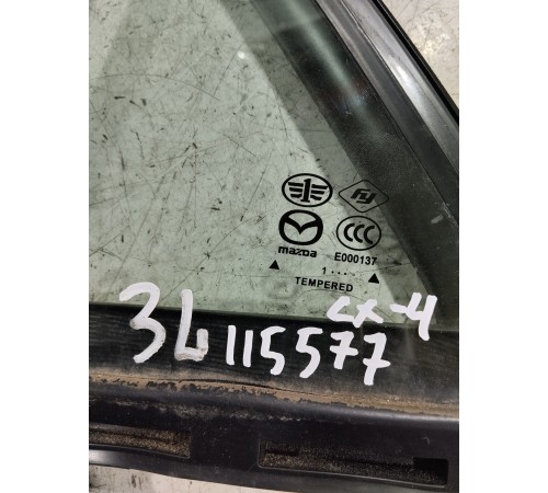 Форточка двери глухая задняя левая