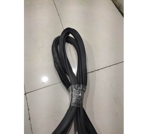 Уплотнитель двери (задний, правый)