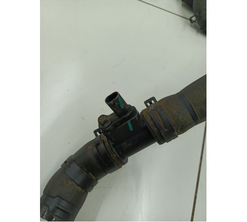 Тройник системы охлаждения с патрубками