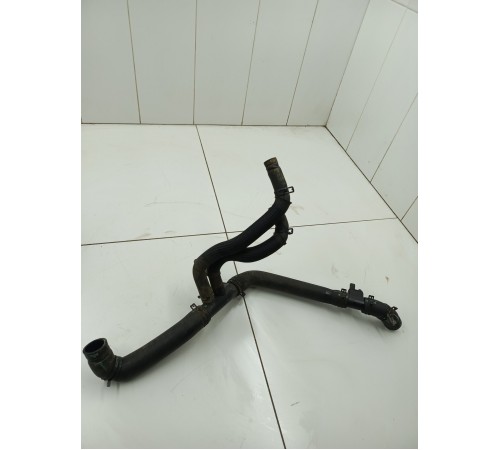 Тройник системы охлаждения с патрубками