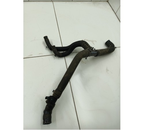 Тройник системы охлаждения с патрубками