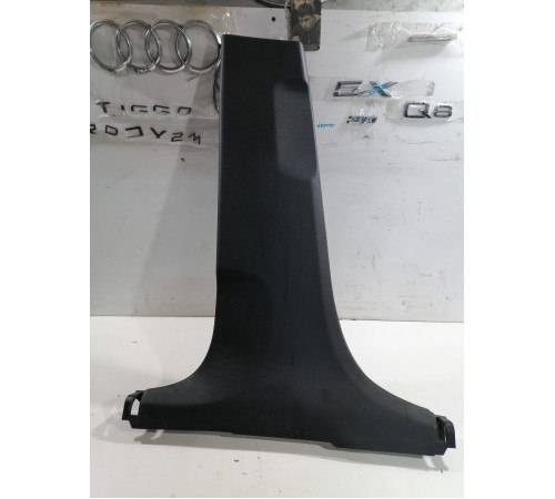 Обшивка центральной стойки (левая)