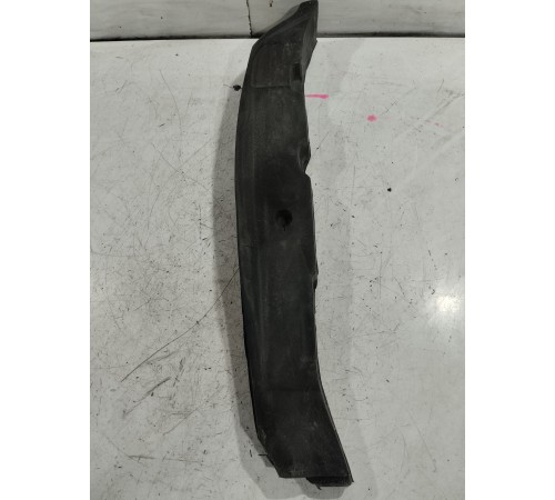 Уплотнитель крыла передний левый