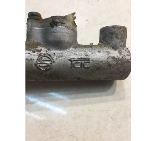 Цилиндр сцепления главный