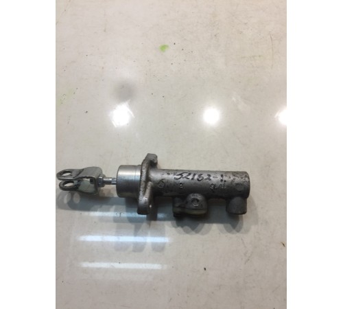 Цилиндр сцепления главный