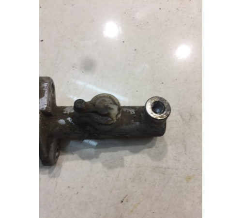 Цилиндр сцепления главный