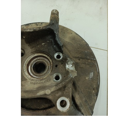 Кулак поворотный передний правый