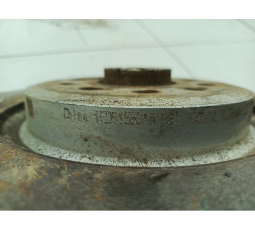 Кулак поворотный передний правый