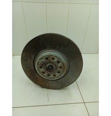 Кулак поворотный передний правый