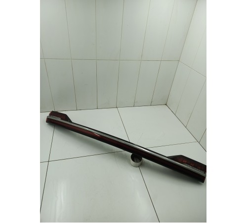 Фонарь двери крышки багажника центральный