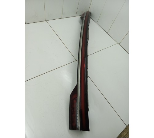 Фонарь двери крышки багажника центральный