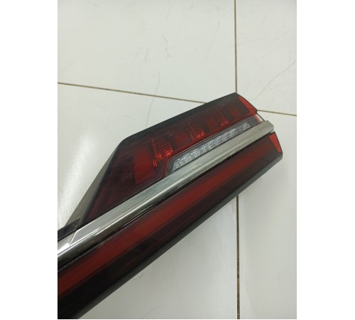 Фонарь двери крышки багажника центральный