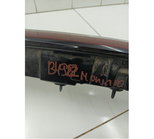 Фонарь двери крышки багажника центральный