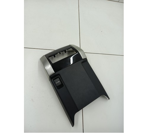 Накладка центральной консоли задняя