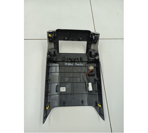 Накладка центральной консоли задняя