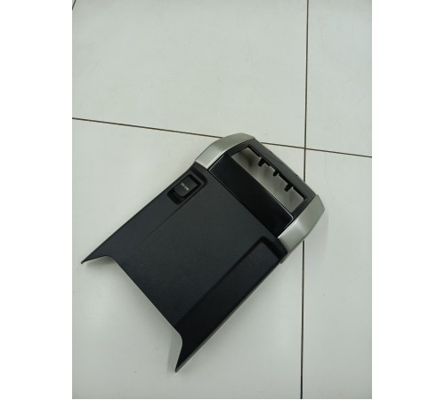 Накладка центральной консоли задняя