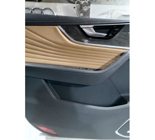 Обшивка двери передняя левая