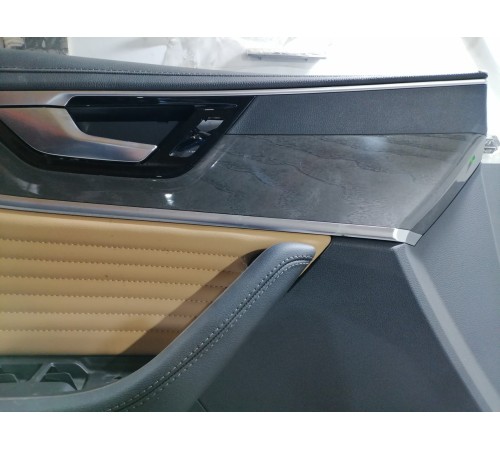 Обшивка двери передняя левая