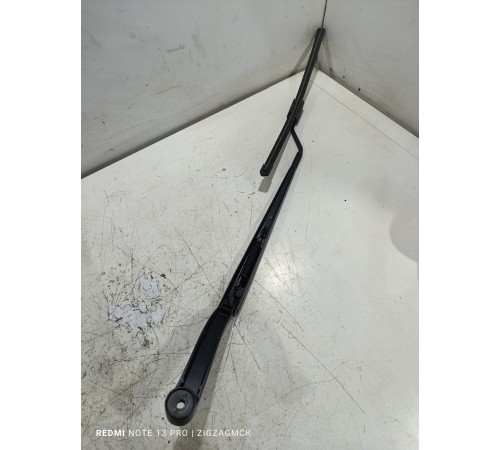 Поводок стеклоочистителя правый