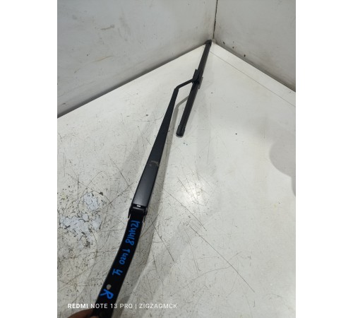 Поводок стеклоочистителя правый