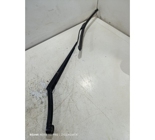 Поводок стеклоочистителя правый