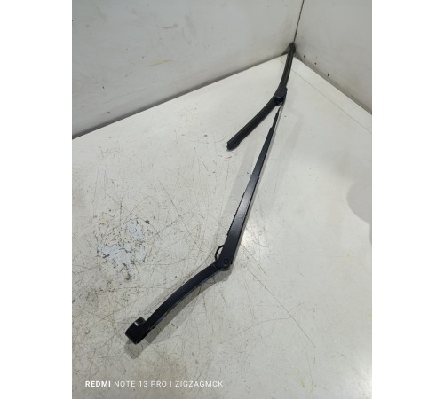 Поводок стеклоочистителя правый