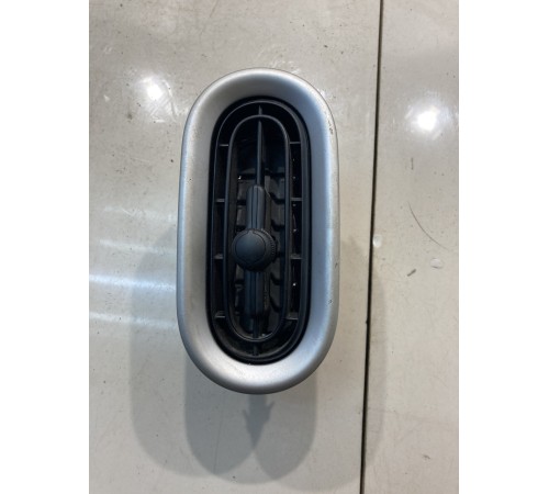 Дефлектор воздушный (левый)