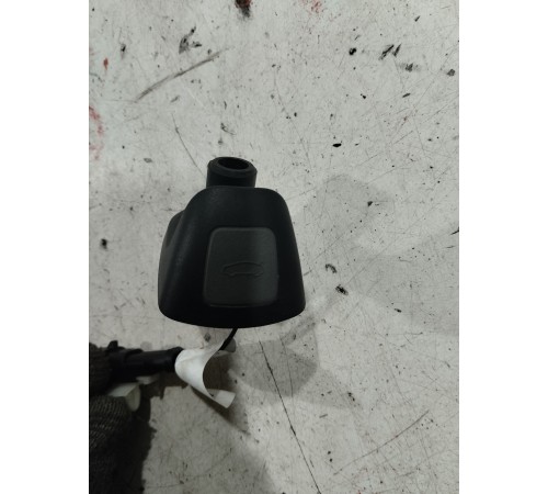 Кнопка открывания багажника