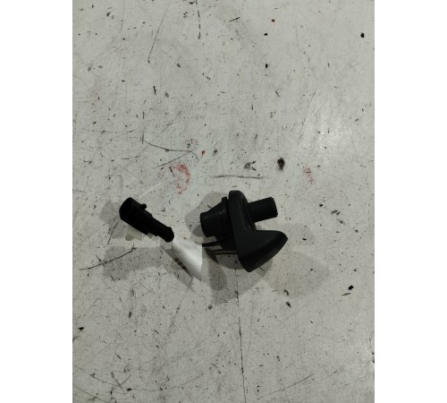 Кнопка открывания багажника