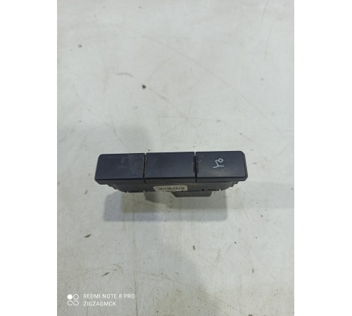 Кнопка блокировки открывания багажника