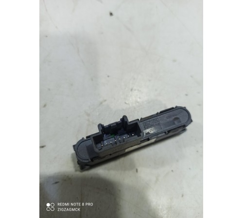 Кнопка блокировки открывания багажника