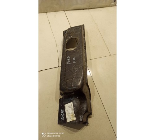 Напольное покрытие переднее