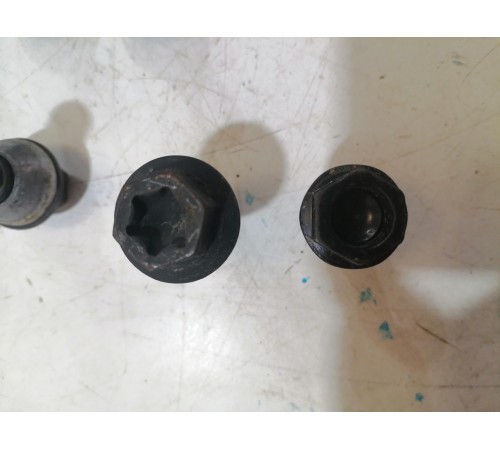 Комплект колесных болтов 20 шт