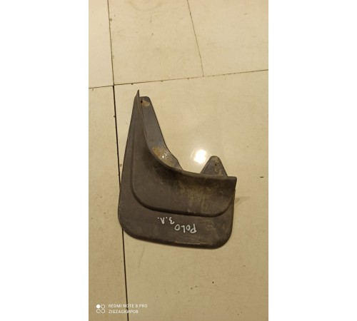 Брызговик (задний, левый, сзади)