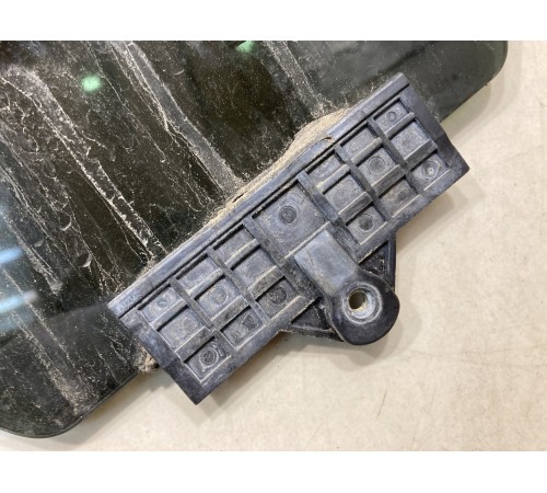 Стекло (заднее, прпавое) триплекс