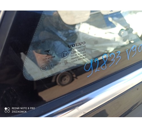 Глухое стекло заднее правое