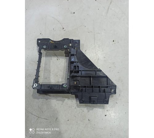 Кронштейн(крепление) центральной консоли