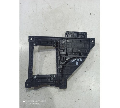 Кронштейн(крепление) центральной консоли