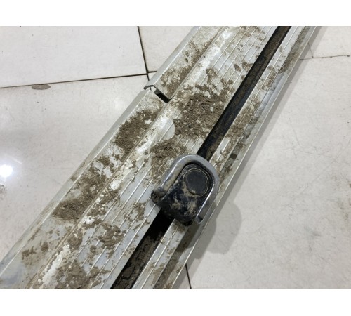 Крепление пола багажника правое