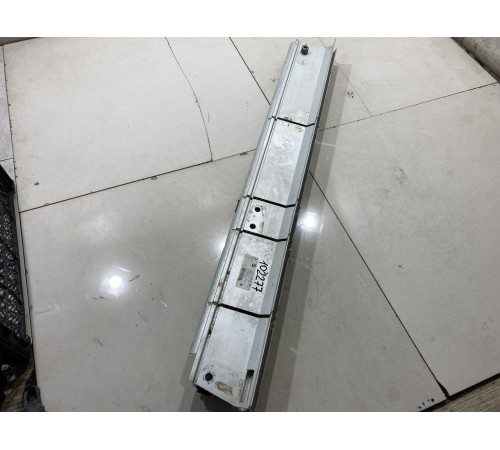 Крепление пола багажника правое