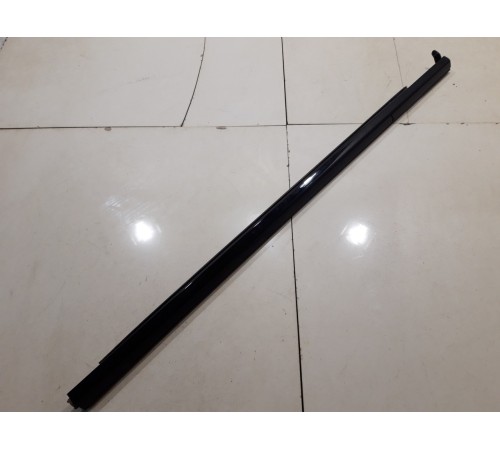 Уплотнитель стекла (передний правый наружный)