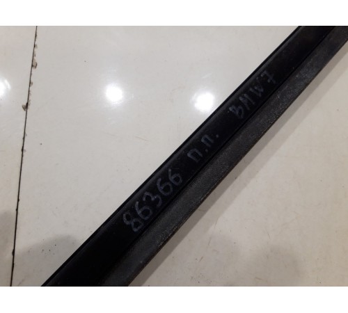 Уплотнитель стекла (передний правый наружный)