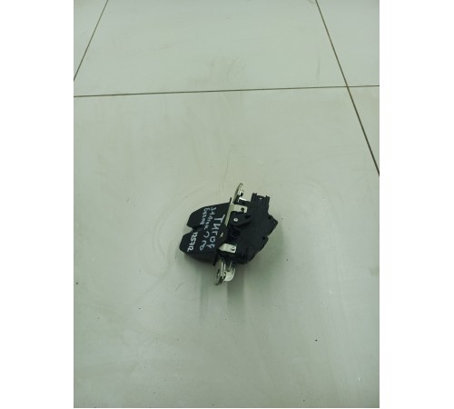 Замок крышки багажника