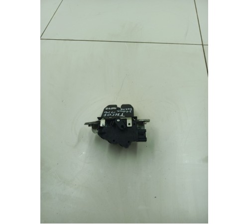 Замок крышки багажника