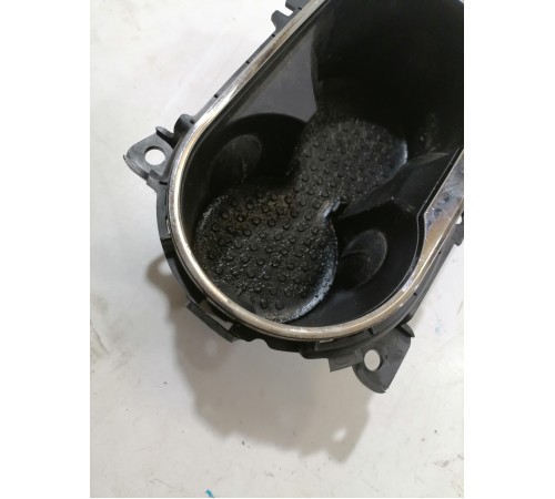 Накладка центральной консоли подстаканник