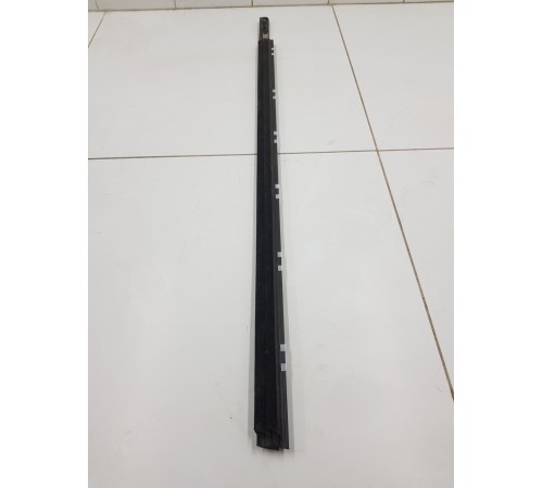 Молдинг стекла передний правый