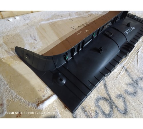 Накладка замка багажника задней панели