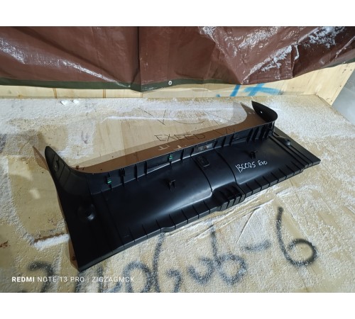 Накладка замка багажника задней панели