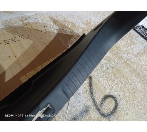 Накладка замка багажника задней панели